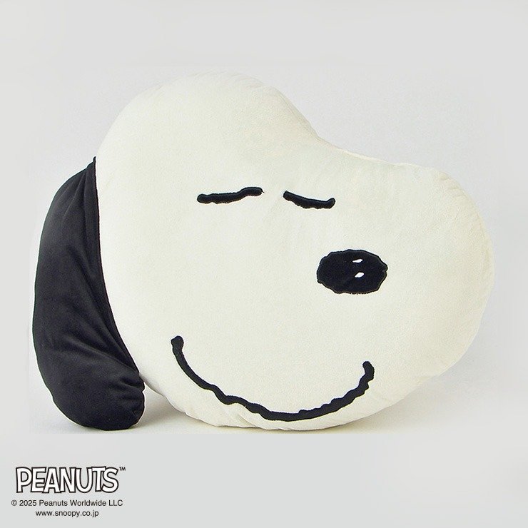 出所：しまむら公式　ダイカットクッション（PEANUTS）