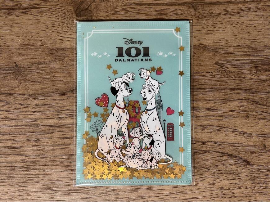 筆者撮影（セリア、A6クリアファイル スパンコール入/101匹わんちゃん）