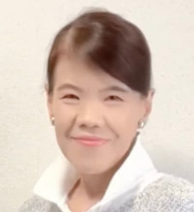 【60代マダム】30年以上前の”UNIQLOニット”を今風に着こなす！おしゃれな大人カジュアルに「全然問題なし！」の声