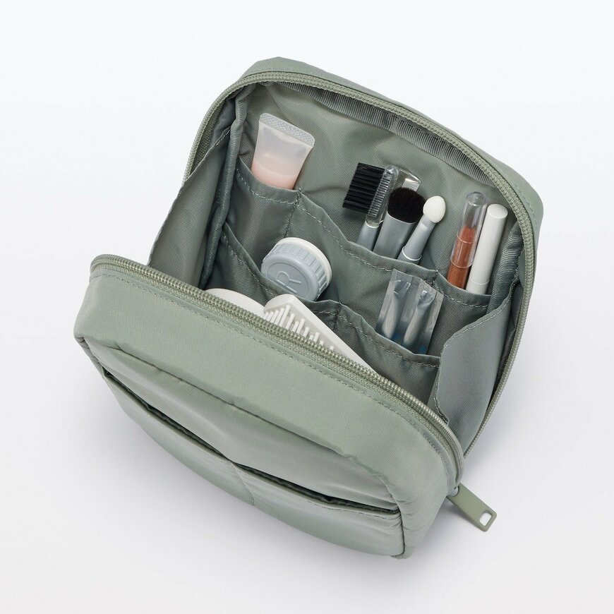 出所：無印良品公式　ナイロンメイクポーチ