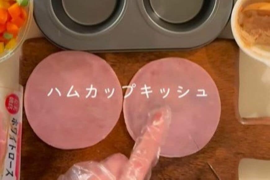 【主婦が作るオシャレすぎる弁当】ハムがカップに大変身　クオリティ激高な「カフェ風弁当」に思わず目を疑う