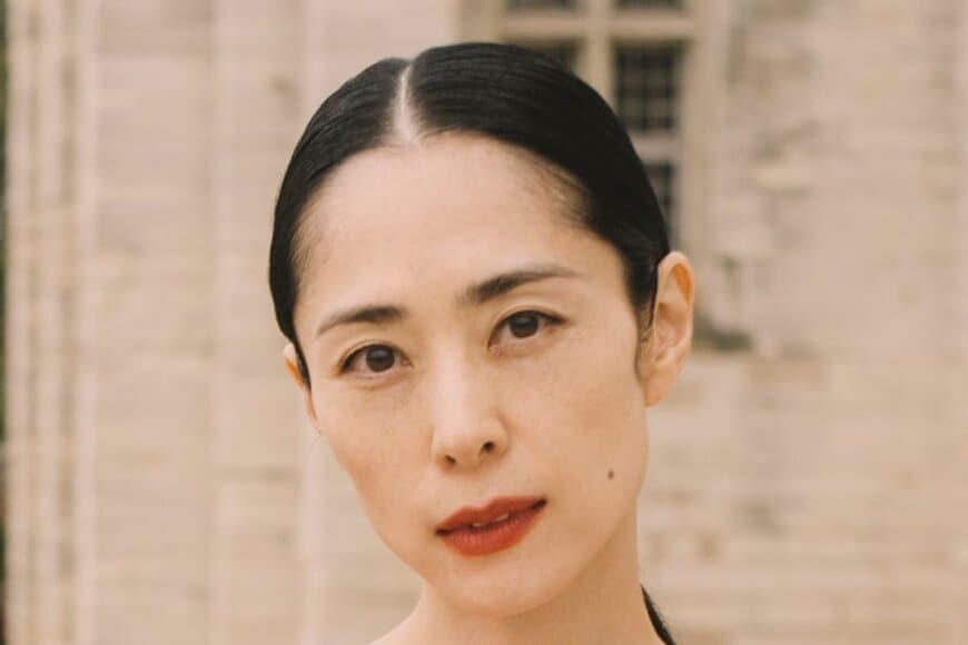 52歳 深津絵里 黒キャミワンピース姿にSNS衝撃「どうしたらこんな美しさを保てるんだ」「素敵すぎ」「いつまでも変わらない…」