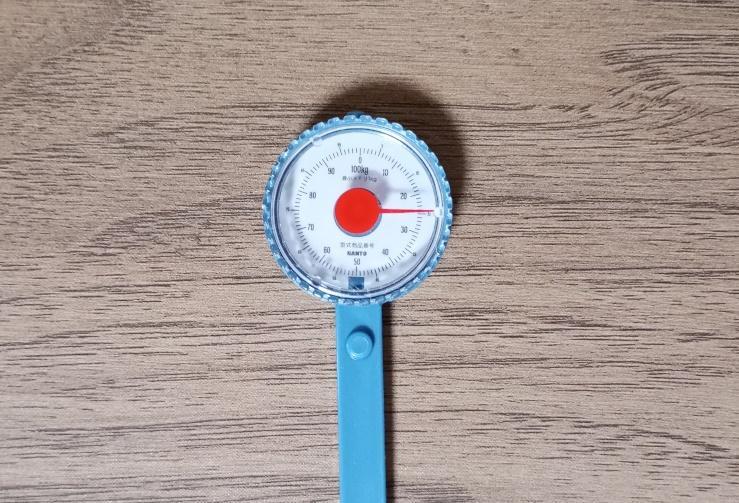 出所：筆者撮影（セリア、ミニチュア体重計）