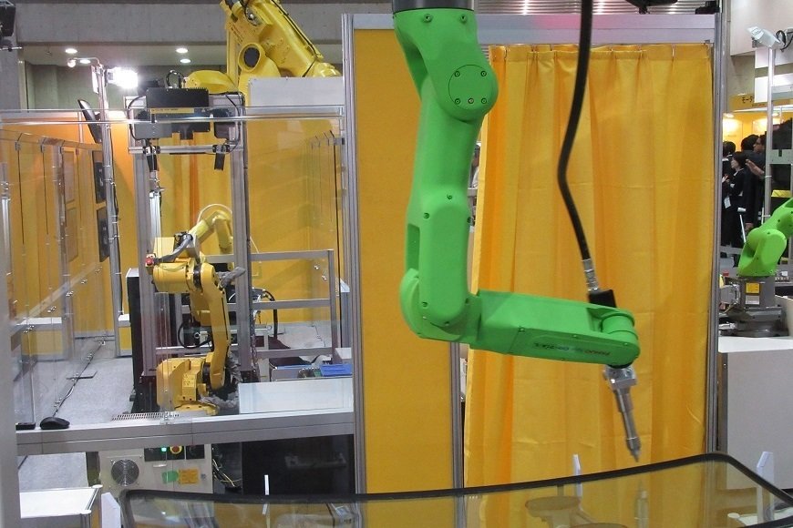 国内産業用ロボット、関連各社が生産体制を強化。ZEV規制などが追い風に