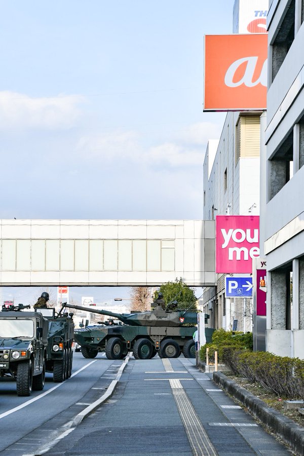 ショッピングセンターで撮影された光景
