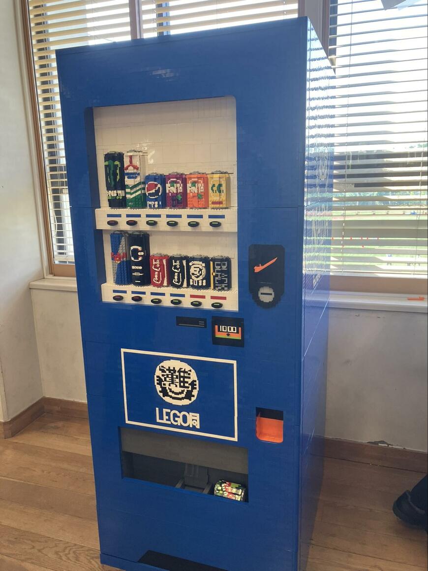 レゴで作られた自動販売機