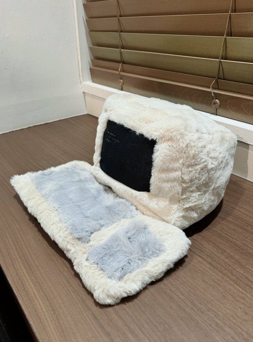 かわいい冬毛のパソコン