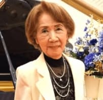 【91歳マダム】おしゃれした“宝塚観劇”コーデが美しい！「20年後こうなりたい」と憧れる人が続出