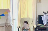 2歳児が「ケーキのチラシを熟読」する姿がじわじわくる