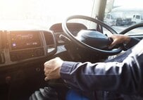 誰だよアスファルトタイヤで切りつけたの…「暗闇走りぬける」「一瞬でイントロ流れた」と11万いいね