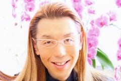 假屋崎省吾 ヒマワリなどたくさんの花が咲く庭を披露「色とりどり」「絵本の絵になりそう」と絶賛の声