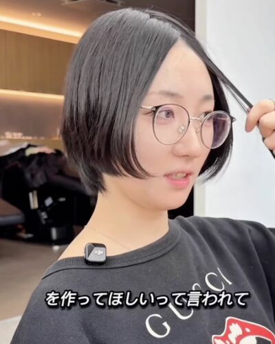 前髪カットを希望する女性