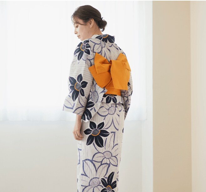 夏らしくシャリ感のある生地を使用