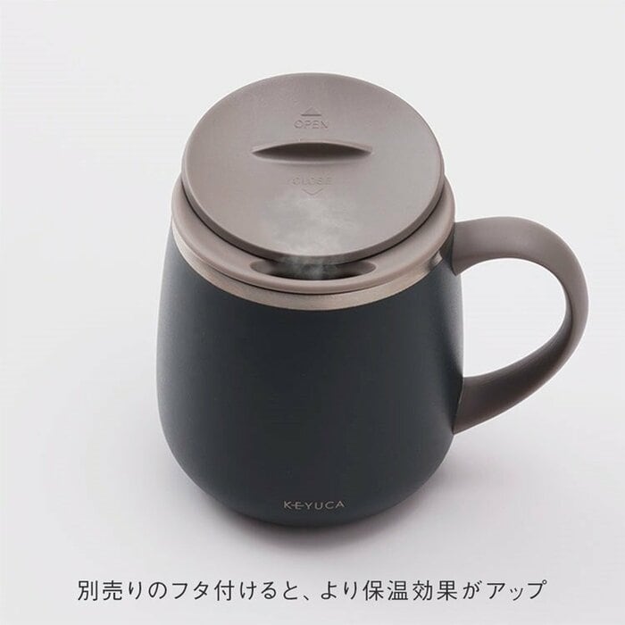 真空層により熱や冷気を逃さないので、飲み物を適温にキープ