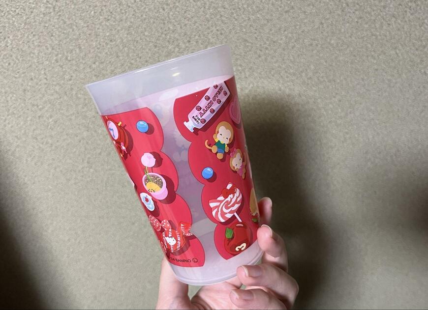 筆者撮影（ダイソー、タンブラー K/T 50周年キティな未来）