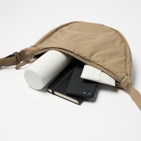 出所：ユニクロ公式 ラウンドミニショルダーバッグ