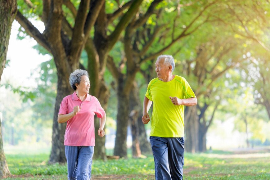 年々増加する働く70歳代以上、「月の年金・生活費」はいくらか