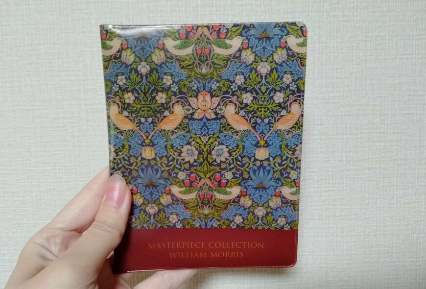 筆者撮影（セリア、カードケース ウィリアム・モリス）