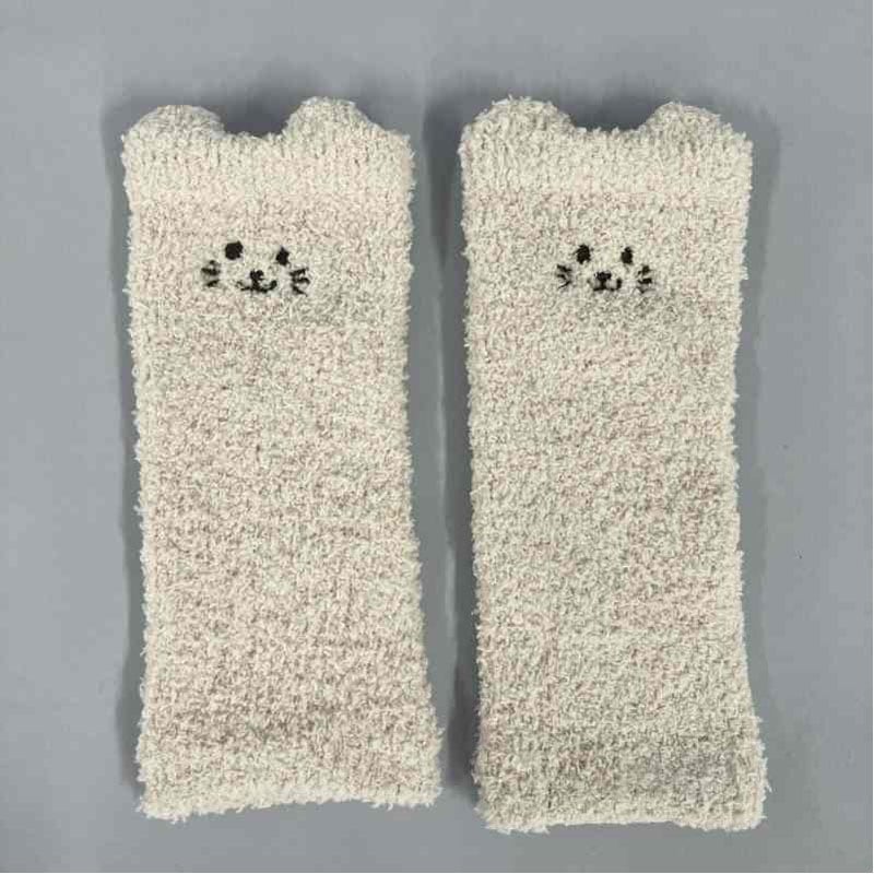 出所：キャン★ドゥ公式　モールレッグウォーマー刺繍猫PK