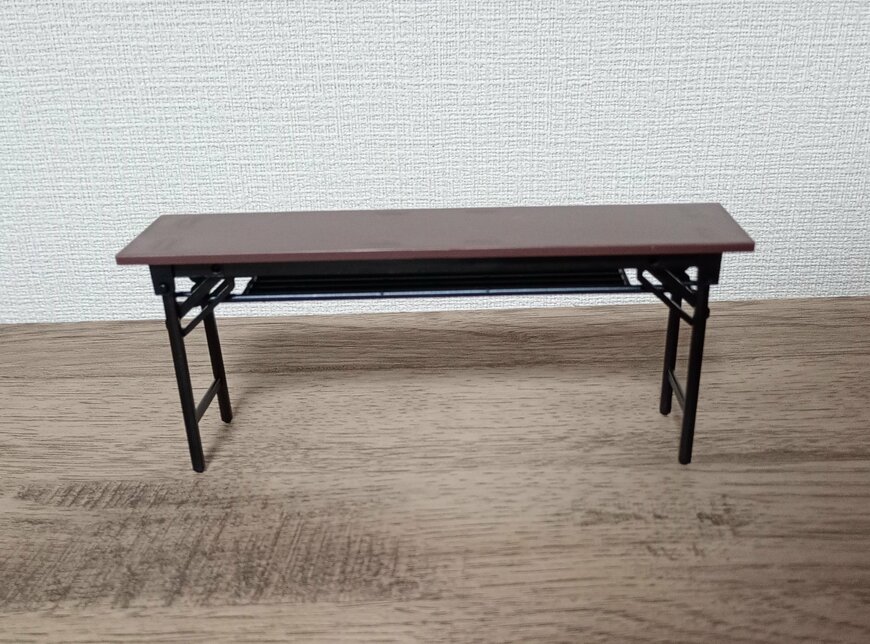 筆者撮影（山田化学株式会社、ミニチュア会議机）