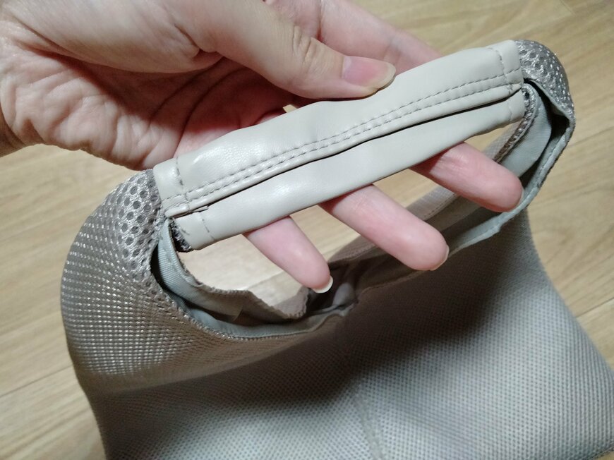 出所：筆者撮影（3COINS　メッシュトライアングルバッグ）