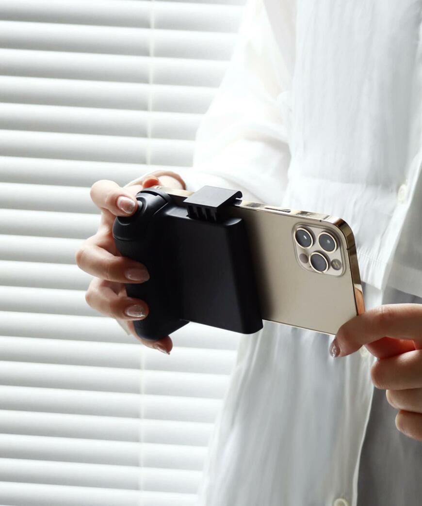 出所：パルグループ公式ファッション通販サイト 3COINS ワンハンドシャッター