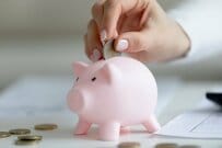 おひとりさまの老後～高齢単身無職世帯は毎月いくら貯蓄を取り崩す？