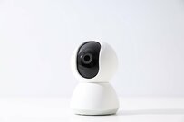 【4万いいね】猫の見守りカメラを見ると　「ナイトクラブすぎる光景」に笑ってしまう