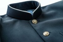 制服姿で母親の前に現れた息子　その姿を父が後ろから見ると…まさかの感動的な光景に反響