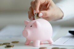 おひとりさまの老後～高齢単身無職世帯は毎月いくら貯蓄を取り崩す？