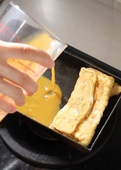 甘じょっぱい卵焼きを作ります