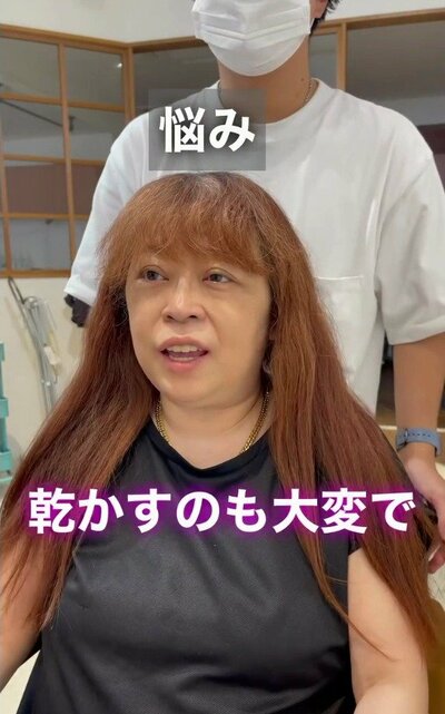 胸より下まで届くロングヘアで、前髪の幅が広かった来店時の様子