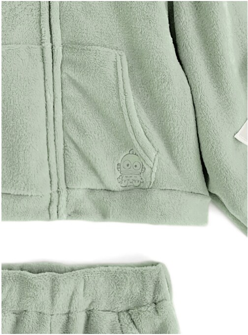 もこもこ素材でストレッチ性のあり、着心地もバツグンです。