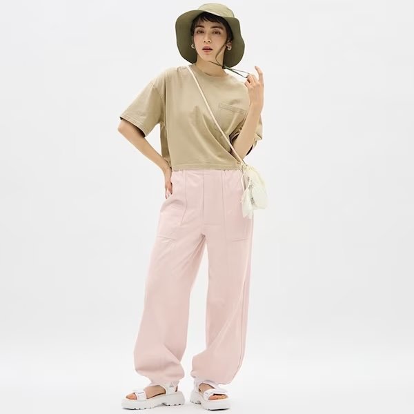 スッキリはけるコクーンシルエットが特徴的