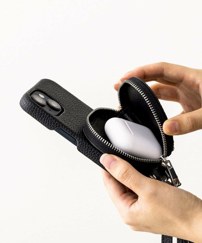 ストラップは取り外しができるため、自宅ではシンプルなスマホケースとして使えるのも嬉しいポイント