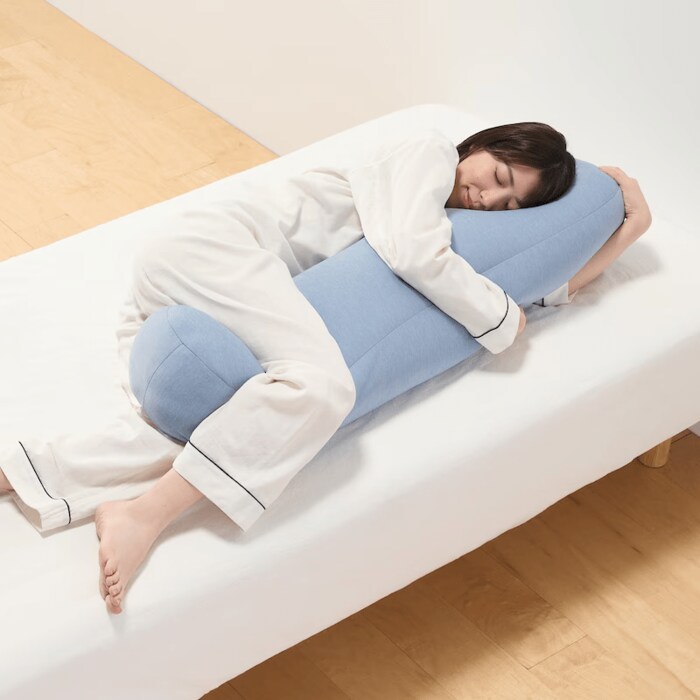 ひんやりとした肌触りの生地を使用した抱きまくら