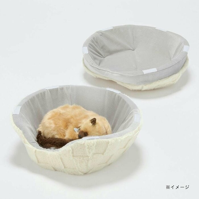 猫ちゃんが体を預けたときにフィットし、包み込まれるような安心感を与えます