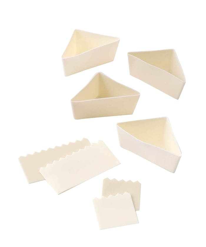 珍しい三角のシリコンカップは、お弁当に少し隙間ができたときに大活躍