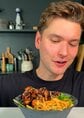 【海外イケメン男子が作るご飯】「見た目はギルティなのに実はヘルシー？」イギリスのイケメン料理家が作る「ピーナッツ×食べるラー油の濃厚麺」にはキッコーマンの醤油も！