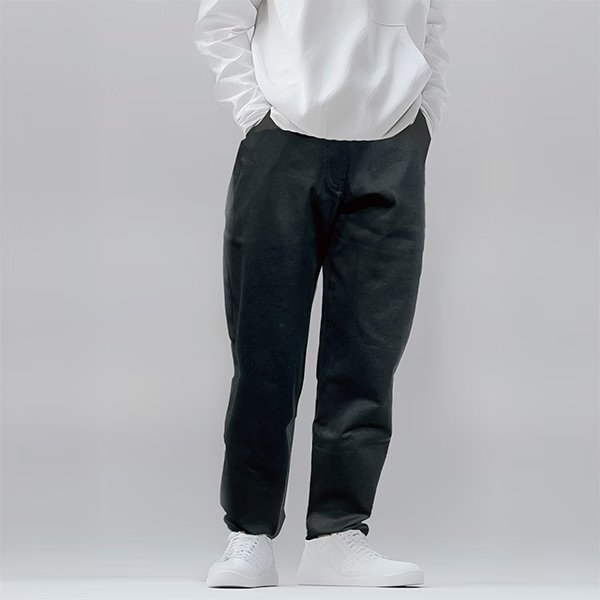 出所：株式会社PPIH　「色褪せ知らずの黒パンツ」ストレートパンツ