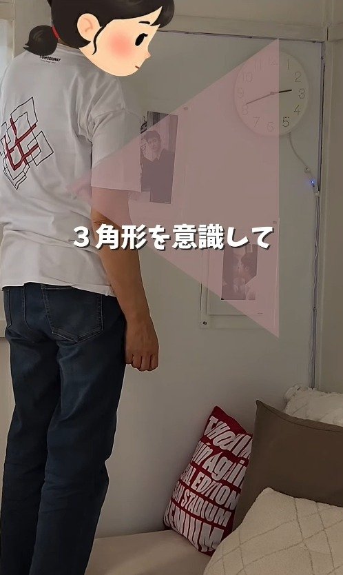 三角形を意識しながらトタン壁に配置していく様子