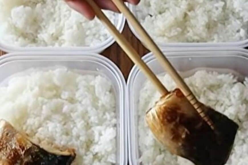 【タッパーで4人分】定番おかずやさっぱり副菜を一緒に詰めた「さば弁当」　おいしそうな一品に「バランスのよいお弁当」