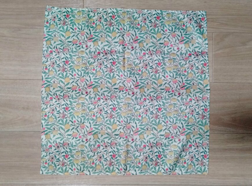 筆者撮影（セリア、ランチクロス ウィリアム・モリス）