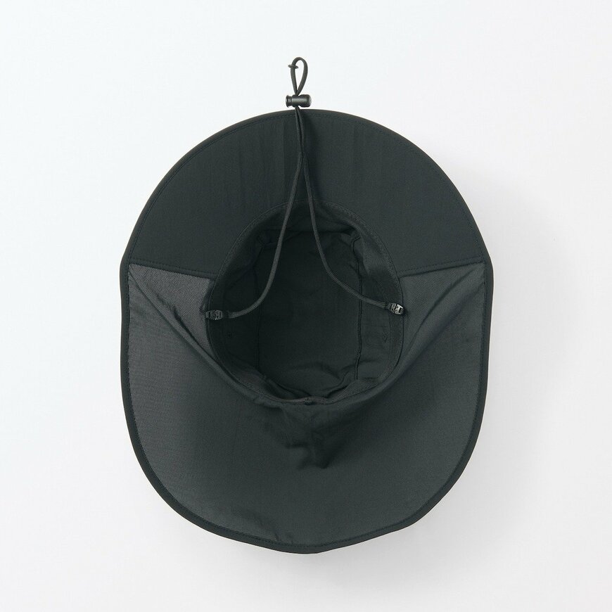 出所：無印良品　風を通す　ちいさくまとまる　日除け付きハット