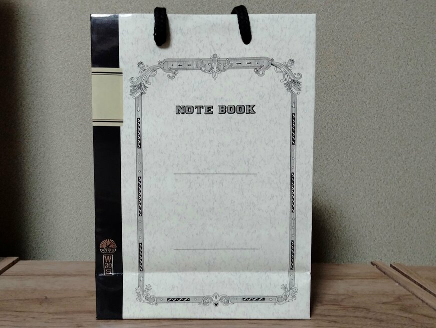 筆者撮影（ダイソー、ペーパーバッグ（ツバメノート柄））