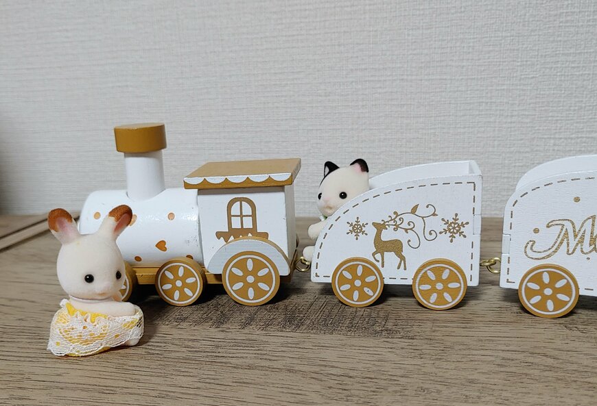 筆者撮影（ダイソー、クリスマス機関車（ホワイト））