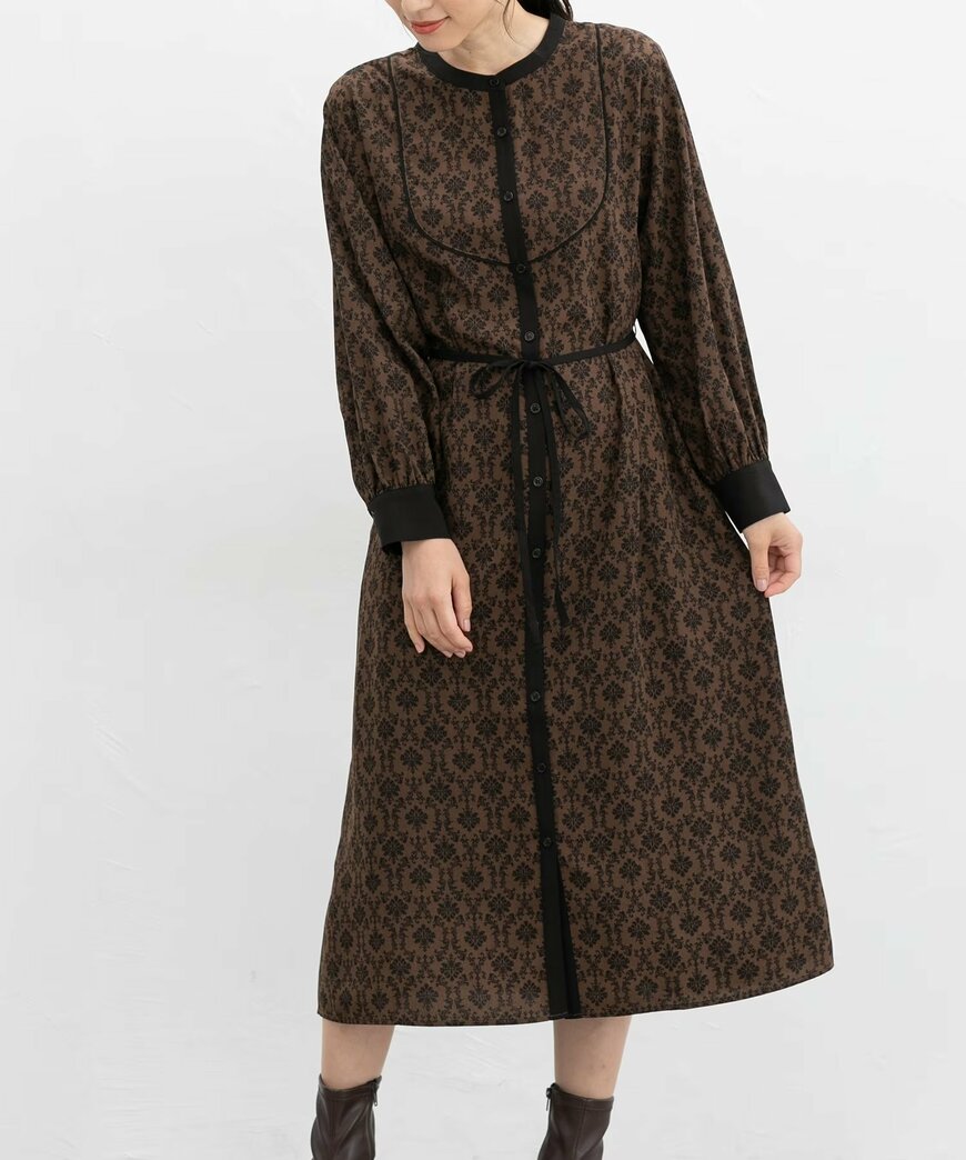 ふんわり袖で体型カバーをしつつ、ウエストのリボンでスタイルアップもできます。