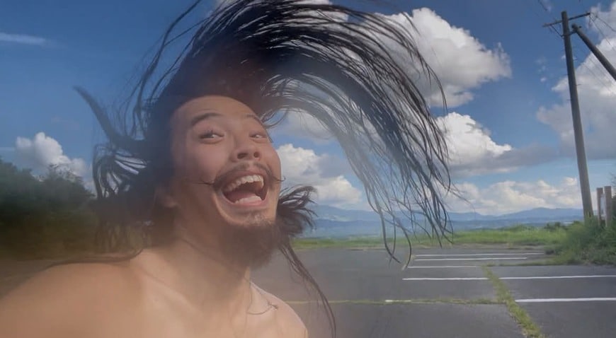 長い髪をなびかせる投稿主さん