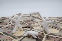【厚生年金】高額受給者と低額受給者はどっちが多い？年金月額「10万円未満」と「20万円以上」の割合を比較