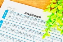 給与明細、実はちゃんと見てない人へ。「4〜6月は残業するな」の真相と、知らないと損する社会保険の話